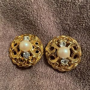 Vintage gold tone round faux pearl and rhinestone clip on earrings